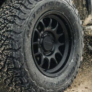 4x4 and pickup tyres going through the mud